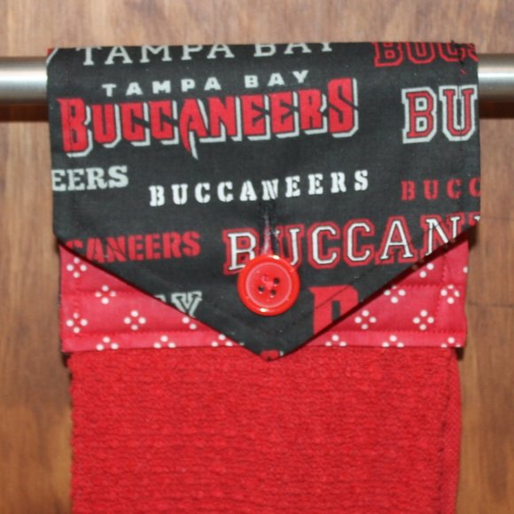 TAMPA BAY BUCCANEERS RED BLACK & GRAY HANDMADE HANGING KITCHEN RED HAND TOWEL - Picture 1 of 4